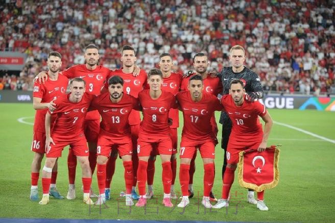 居莱尔本赛季目前9场0球0助 共出战280分钟